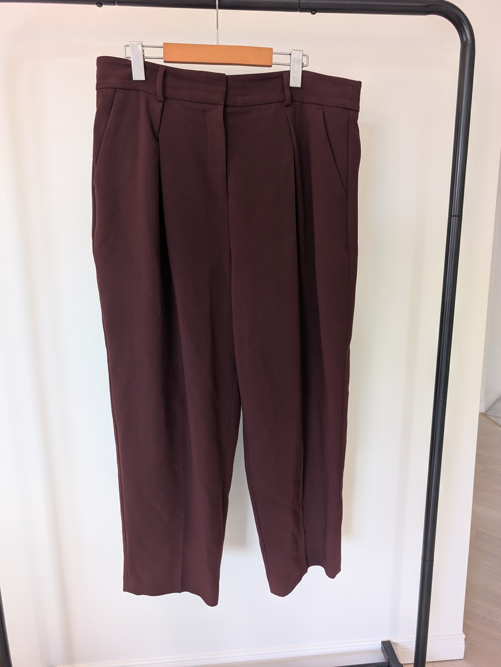 RW&CO. Women's Pleated Dress Pants - Deep Burgundy